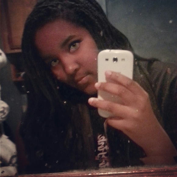 Meet your Posher, Makyla - Picture 1 of 1