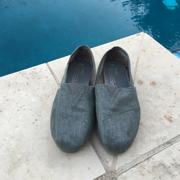 Toms shoes. Worn once & in great shape.