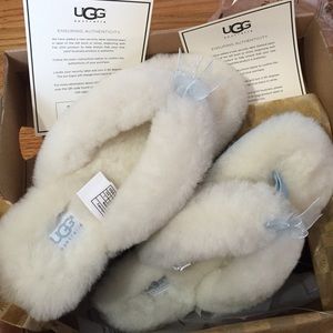 UGG Fluff Flip Flop I Do! Slipper nwt