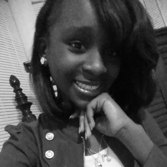 Meet your Posher, Kayla