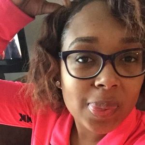 Meet your Posher, Dominique