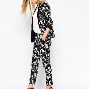 Floral print pants💕Matching blazer in closet👌🏼
