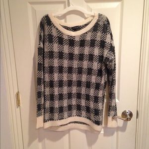 Black and white crewne know sweater