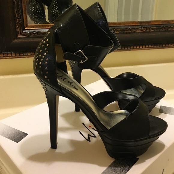 Deadstock new Platform black shoe