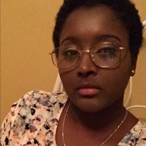 Meet your Posher, Janelle