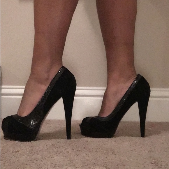 H by Halston Black Pumps