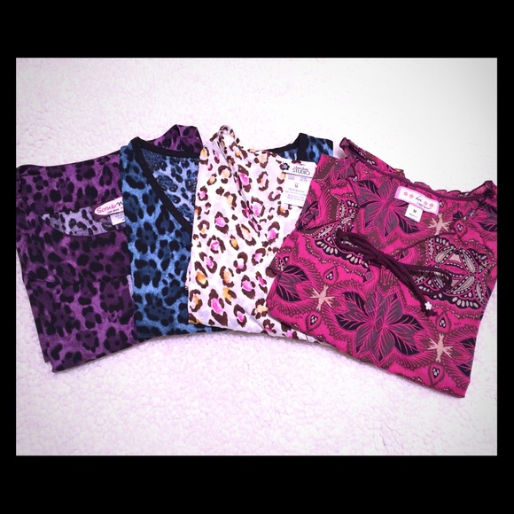 SCRUB TOPS