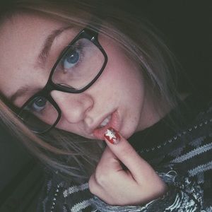 Meet your Posher, Elise