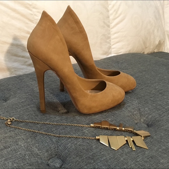 NWT. ALDO 'Fawson' Camel Pumps