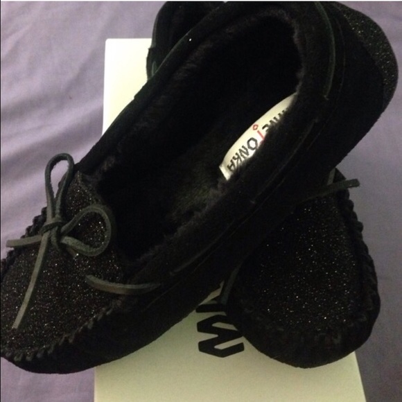 ISO of black glitter size 9 Minnetonka