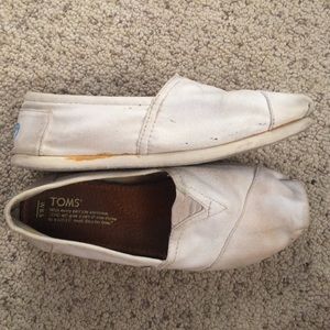 Cream TOMS