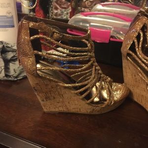 Carlos Santana wedge heel sandal...