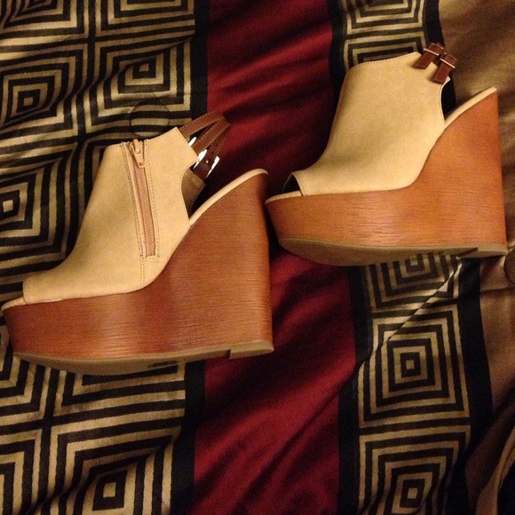 Comfy & Cute Wedges!