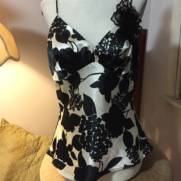 Aziz Tops - Aziz Flower embellished Top- Med