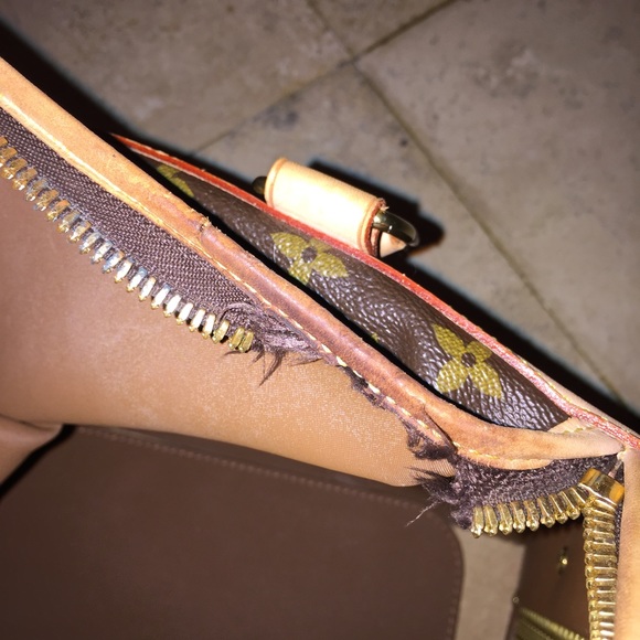 Louis Vuitton DOG CARRIER 40
M42024 - Picture 3 of 4