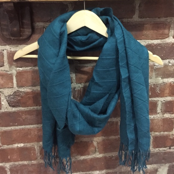 Teal cold weather scarf with diamonds pleat