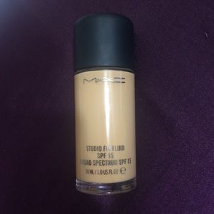 MAC Studio Fix Fluid NC35