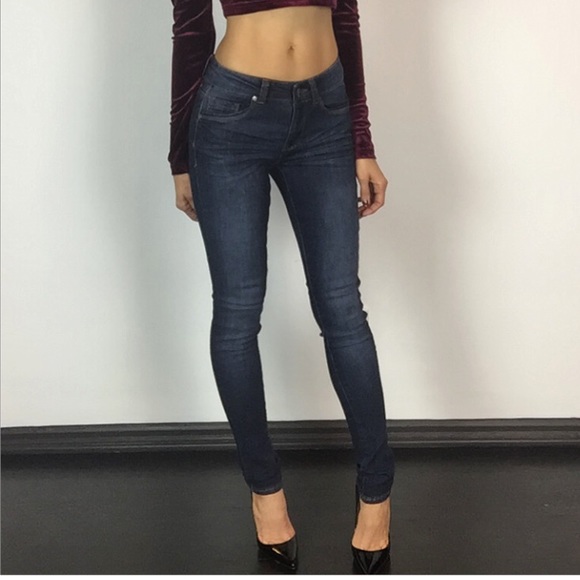 Dark Wash Skinnys Sz 0 - Picture 2 of 4