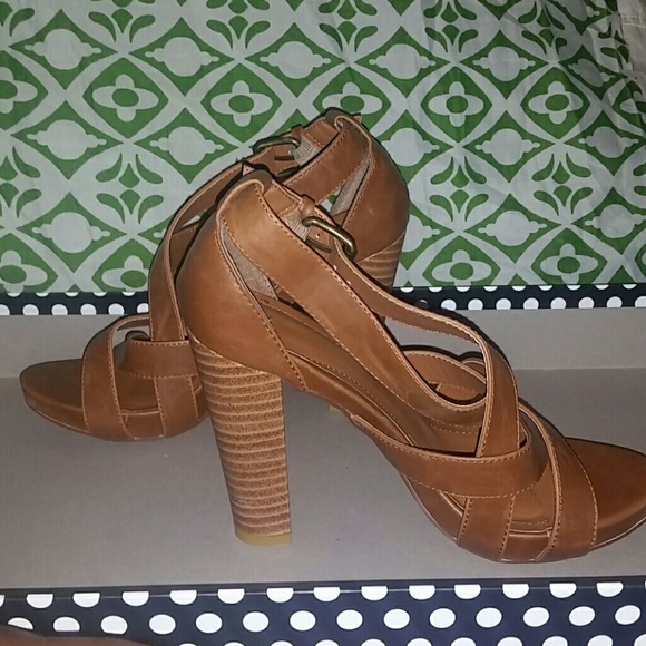 Chestnut strappy heels - Picture 2 of 4