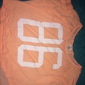 Victoria's Secret top fits a small