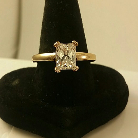 Jewelry - Gold Classic Square Cut Ring