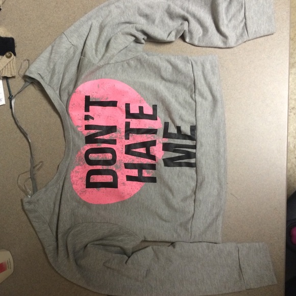 Graphic long sleeve crop shirt