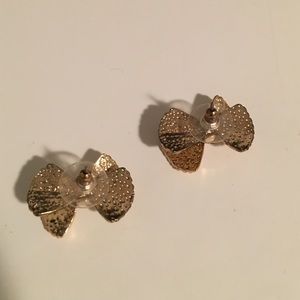 Lilly Pulitzer Jewelry - Lilly Pulitzer gold bow earrings Lilly Pulitzer Jewelry - Lilly Pulitzer gold bow earrings