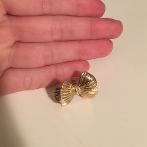 Lilly Pulitzer Jewelry - Lilly Pulitzer gold bow earrings Lilly Pulitzer Jewelry - Lilly Pulitzer gold bow earrings