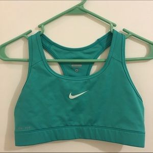 Nike pro sports bra
