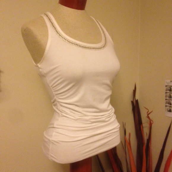 ‼️LAST CHANCE‼️ WHBM rouged sequins white tank - Picture 6 of 8