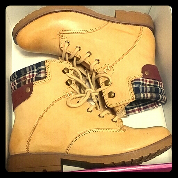 SOLD🚫Rampage boot - Picture 1 of 3