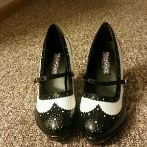 Rockabilly  heeled wingtip shoes.