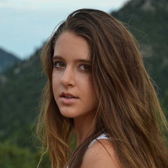 Meet your Posher, Angelina - Picture 1 of 1