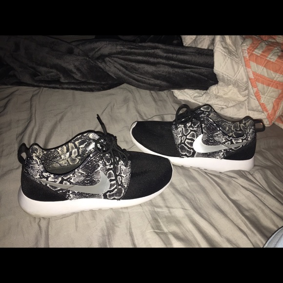 Nike roshe runs
