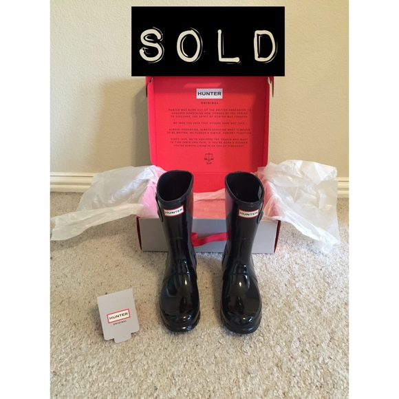 Hunter Shoes - HUNTER 'Original Short' Gloss Rain Boot (Women)