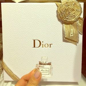 Sold📦Miss Dior blooming bouquet perfume box