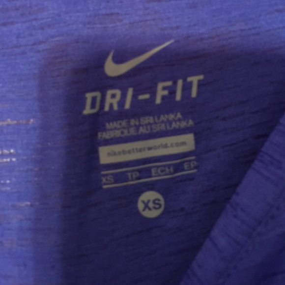 Purple T-Shirt- Nike- size xs - Picture 3 of 3