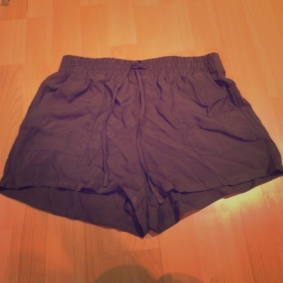 Army green cotton shorts never been worn
