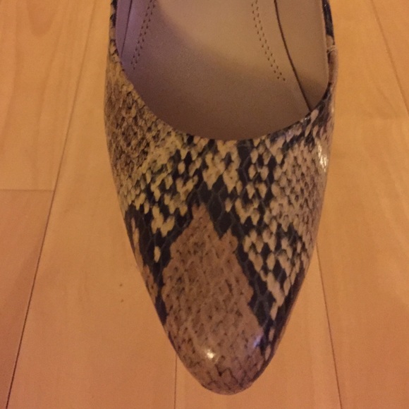 Beautiful pumps with lizard pattern - Picture 3 of 3