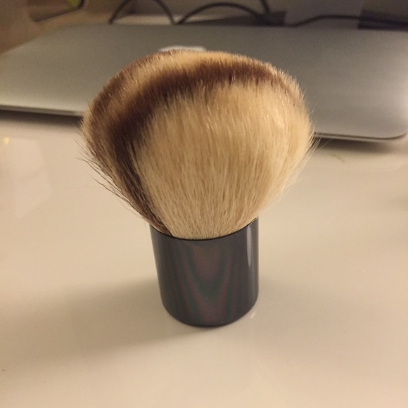 Chantecaille kabuki brush