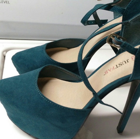 Nwot Christmas heels green just fab