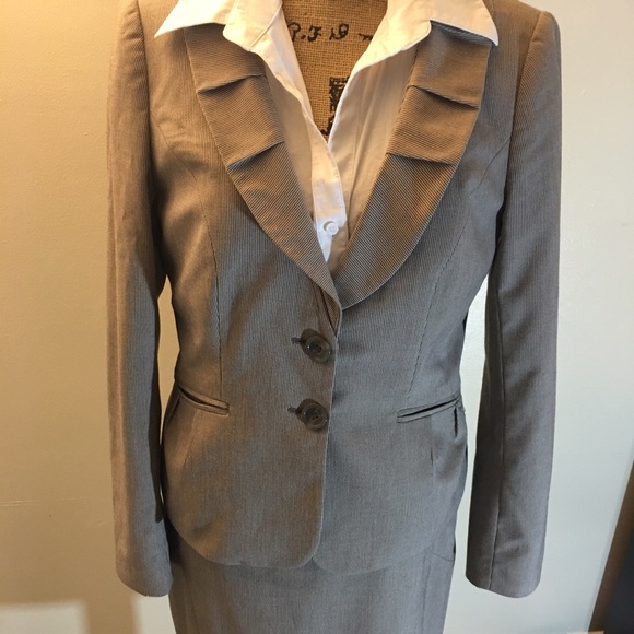 Feminine business suit