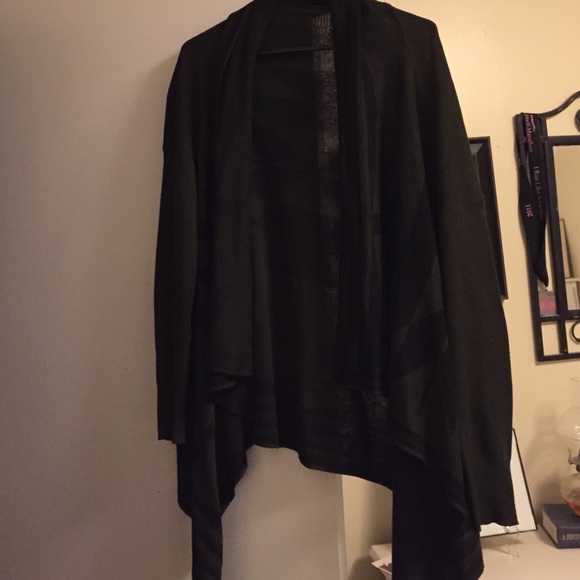 Black and hunter green wrap