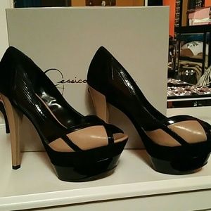 Jessica Simpson heels 👠
