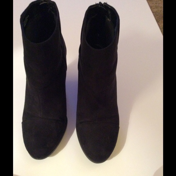 Carlos Santana Shoes - Suede look/feel bootie HOST PICK 12/6. ❤️❤️❤️🎈🎈
