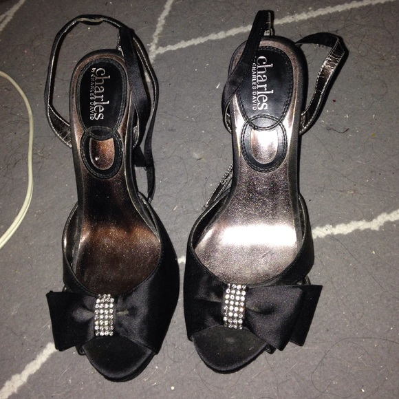 Black heels - Picture 1 of 3