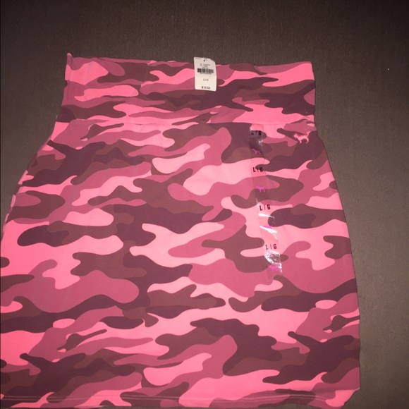 Sold on ♏️️️️️️️ercari Vs pink skirt