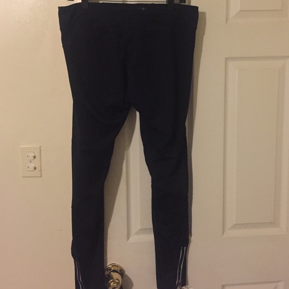 Black Under Armour Leggings - Picture 2 of 2