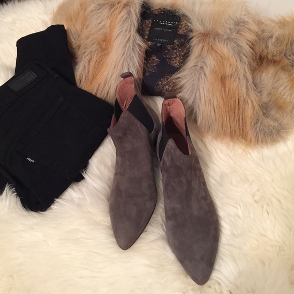 Madewell Shoes - 🎉Valentine's SALE🎉 Madewell Suede booties🌿