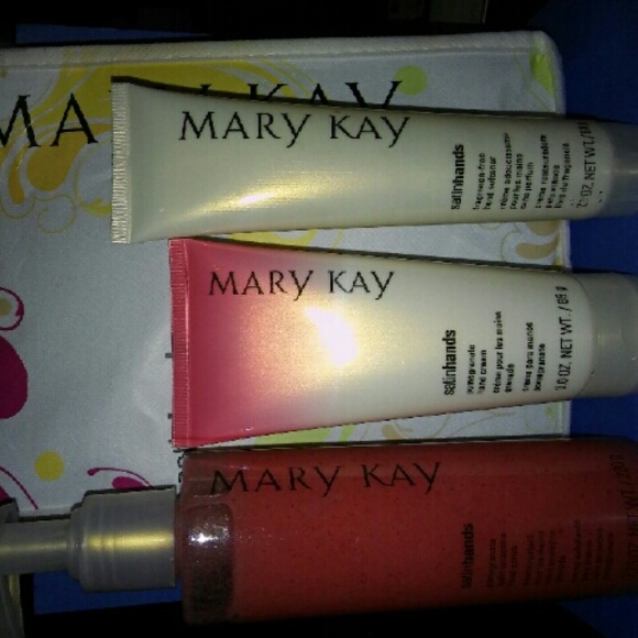 Satin hands pomegranate scent set